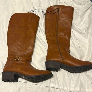 NWT boots